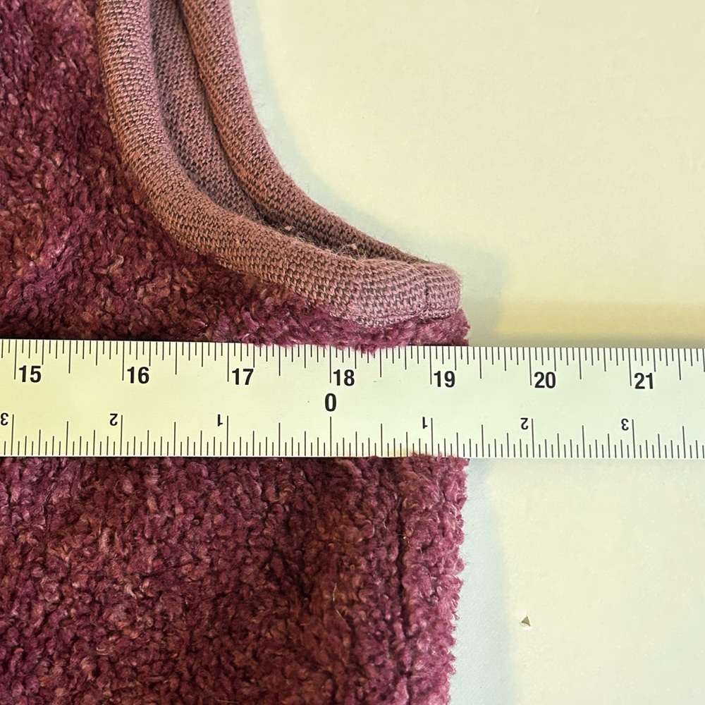 Woolrich Plush Full‑Zip Sleeveless Vest in Plum - Picture 7 of 8